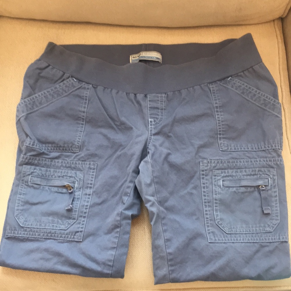 Old Navy cargo maternity capris elastic waist
